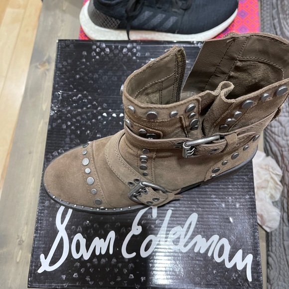 Boots - Picture 2 of 3